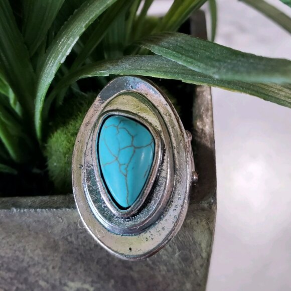 Oval Silver Tone Stretch Band Ring with Large Turquoise Stone 💥3 for $24💥 - Picture 6 of 16